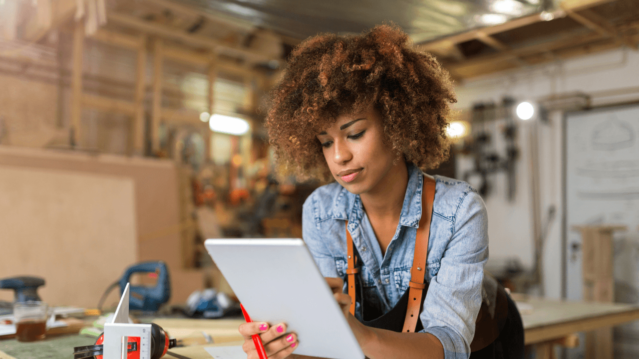 Social Media and Self-Worth: Protecting Your Confidence in a Curated World